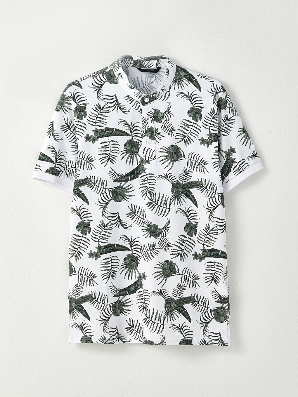 Beyaz Hakim Yaka Kısa Kollu Desenli Erkek Tişört-5