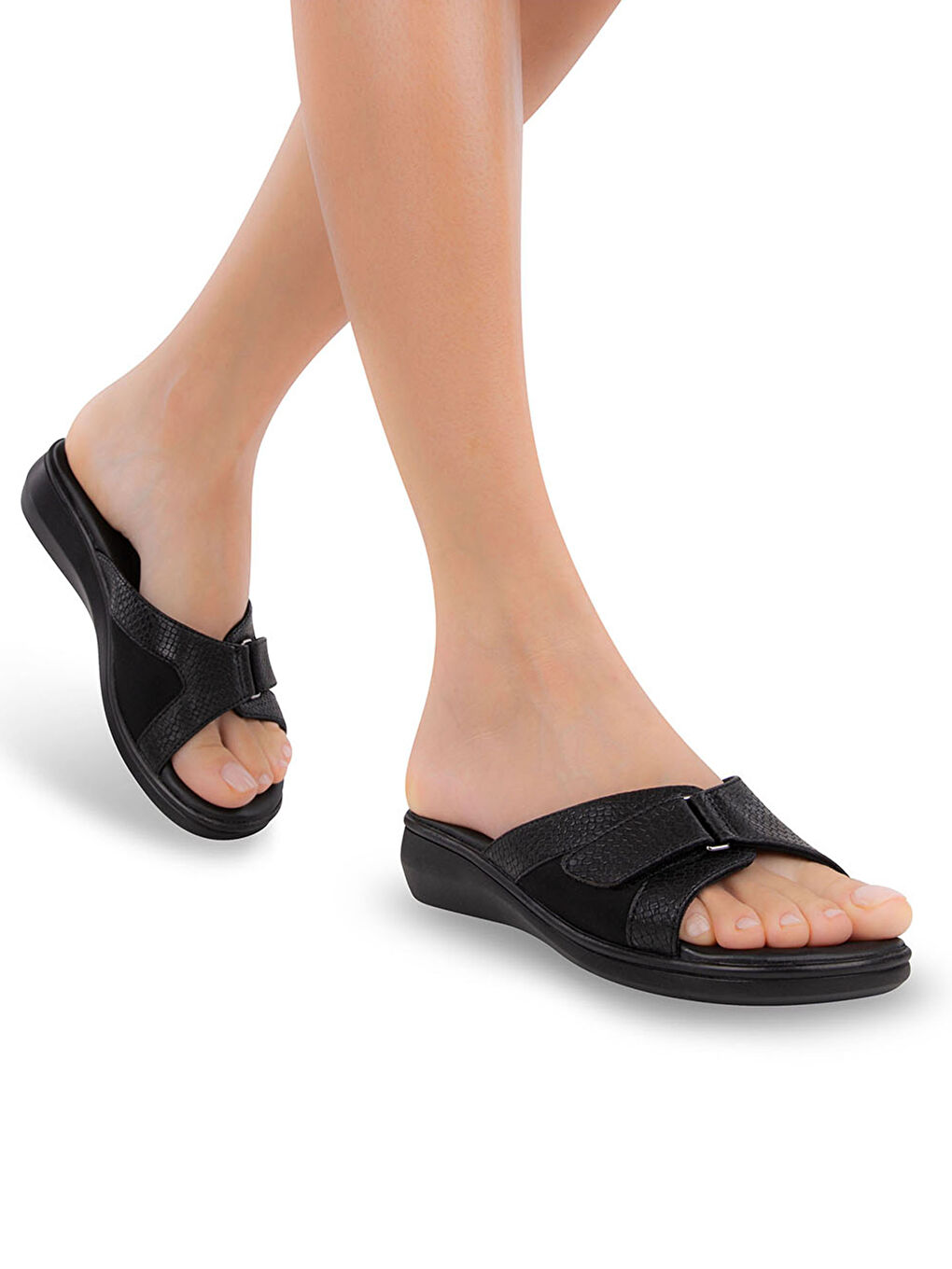 Siyah Tek Bantlı Kalın Taban Kadın Terlik-1