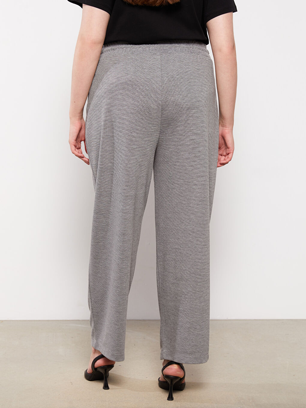 Gri Büyük Beden Beli Lastikli Düz Cep Detaylı Kadın Eşofman Altı-3