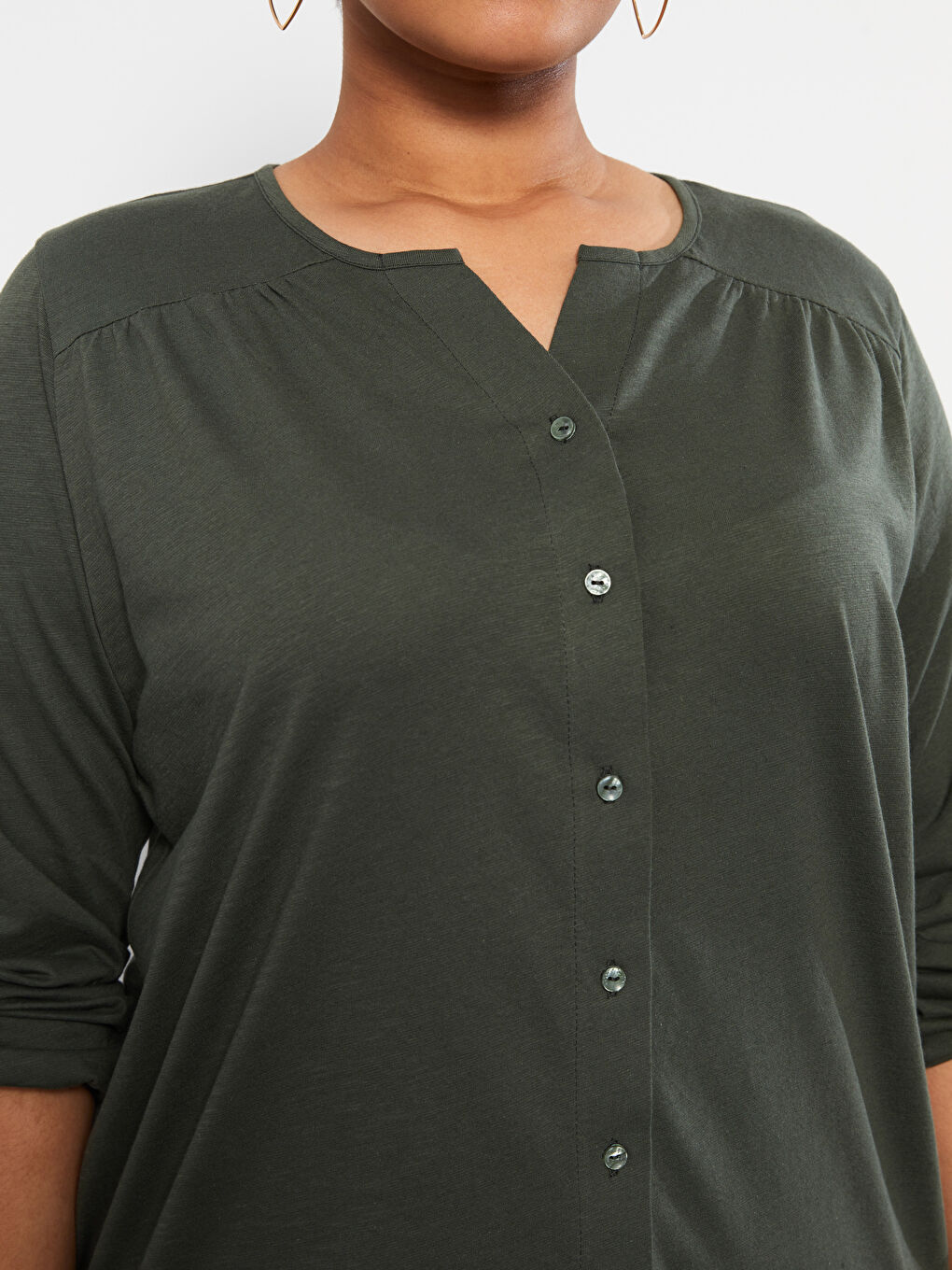 Haki Büyük Beden Kaçık Yaka Düz Uzun Kollu Pamuklu Kadın Tişört-3