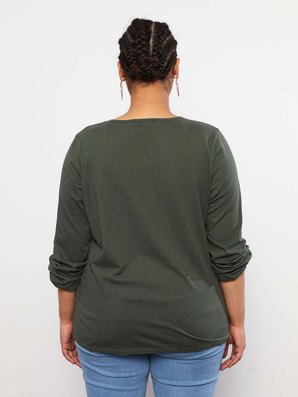 Haki Büyük Beden Kaçık Yaka Düz Uzun Kollu Pamuklu Kadın Tişört-4