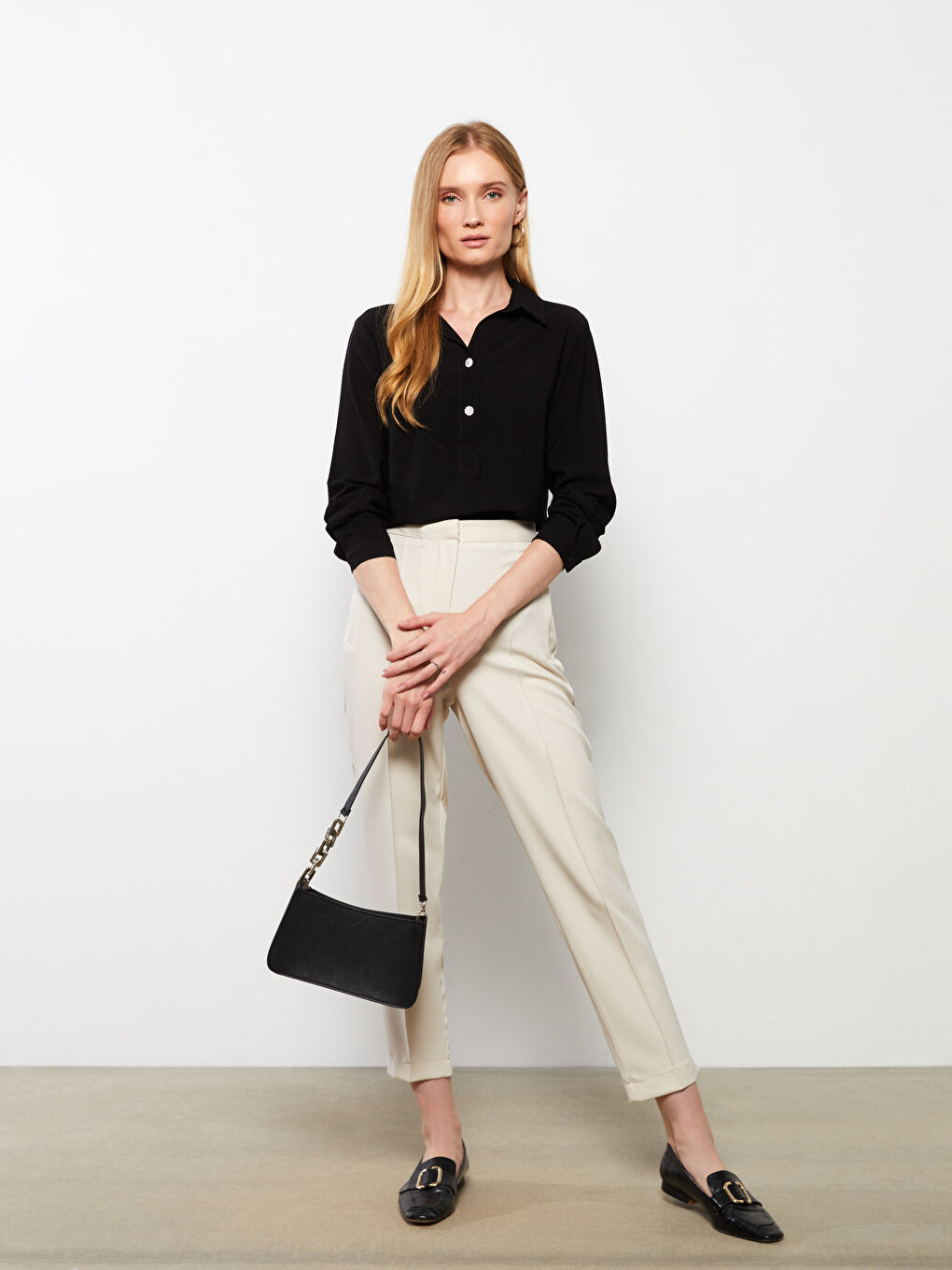 Siyah Gömlek Yaka Düz Uzun Kollu Kadın Bluz