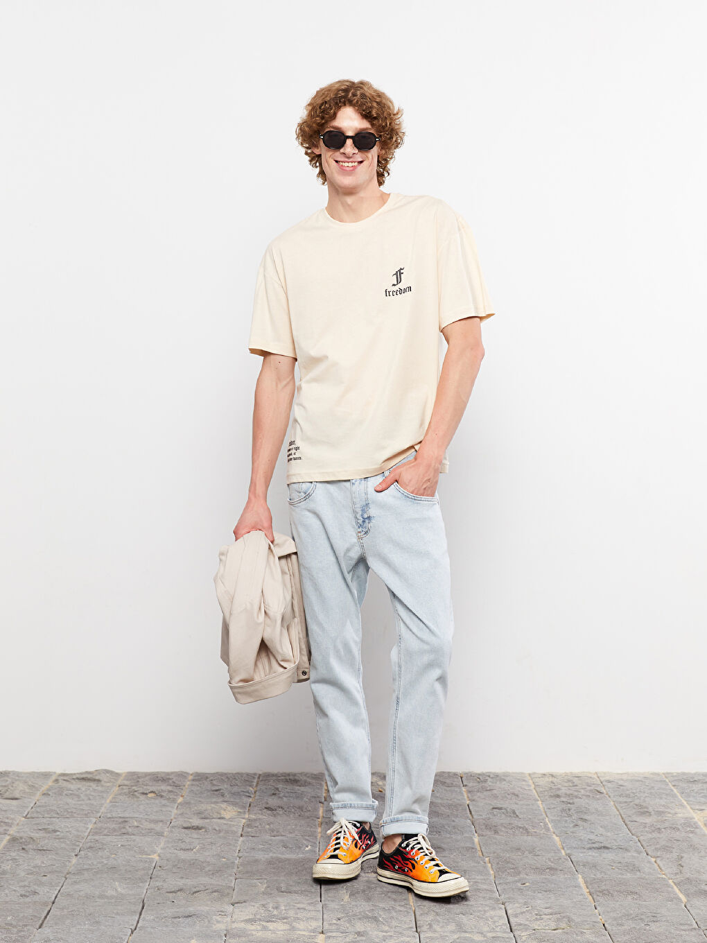 Bej Bisiklet Yaka Kısa Kollu Baskılı Penye Erkek Tişört