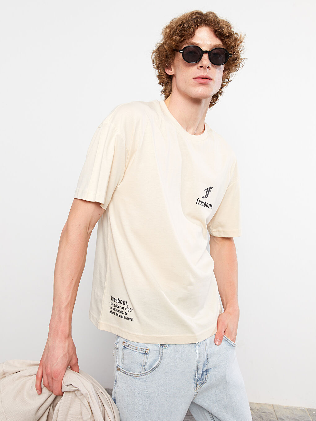 Bej Bisiklet Yaka Kısa Kollu Baskılı Penye Erkek Tişört-1