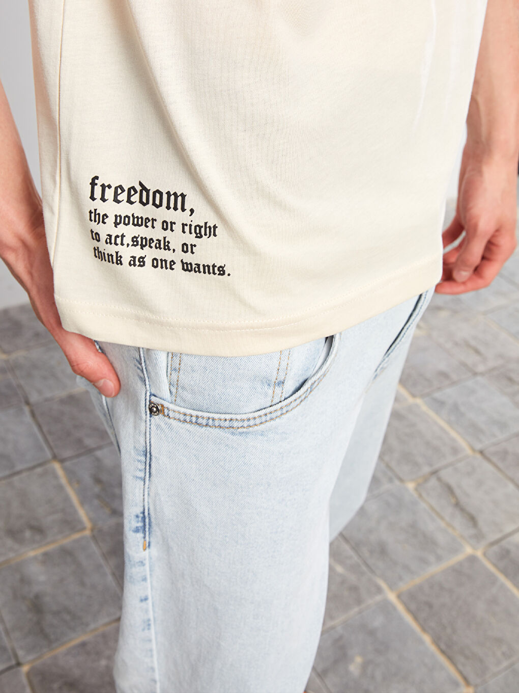 Bej Bisiklet Yaka Kısa Kollu Baskılı Penye Erkek Tişört-2