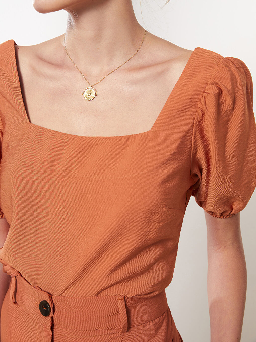 بلوزة ياقة مربعة سادة كم قصير للسيدات-3