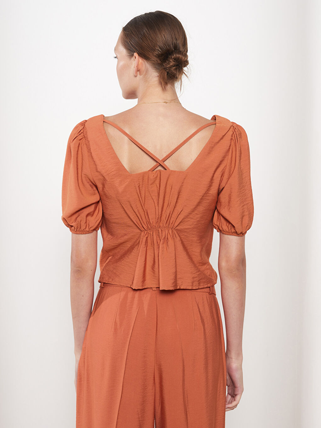 بلوزة ياقة مربعة سادة كم قصير للسيدات-4