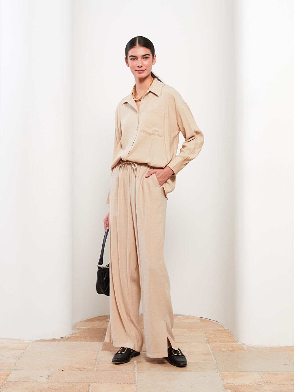 Bej Kadın Beli Lastikli Rahat Kalıp Düz Pantolon