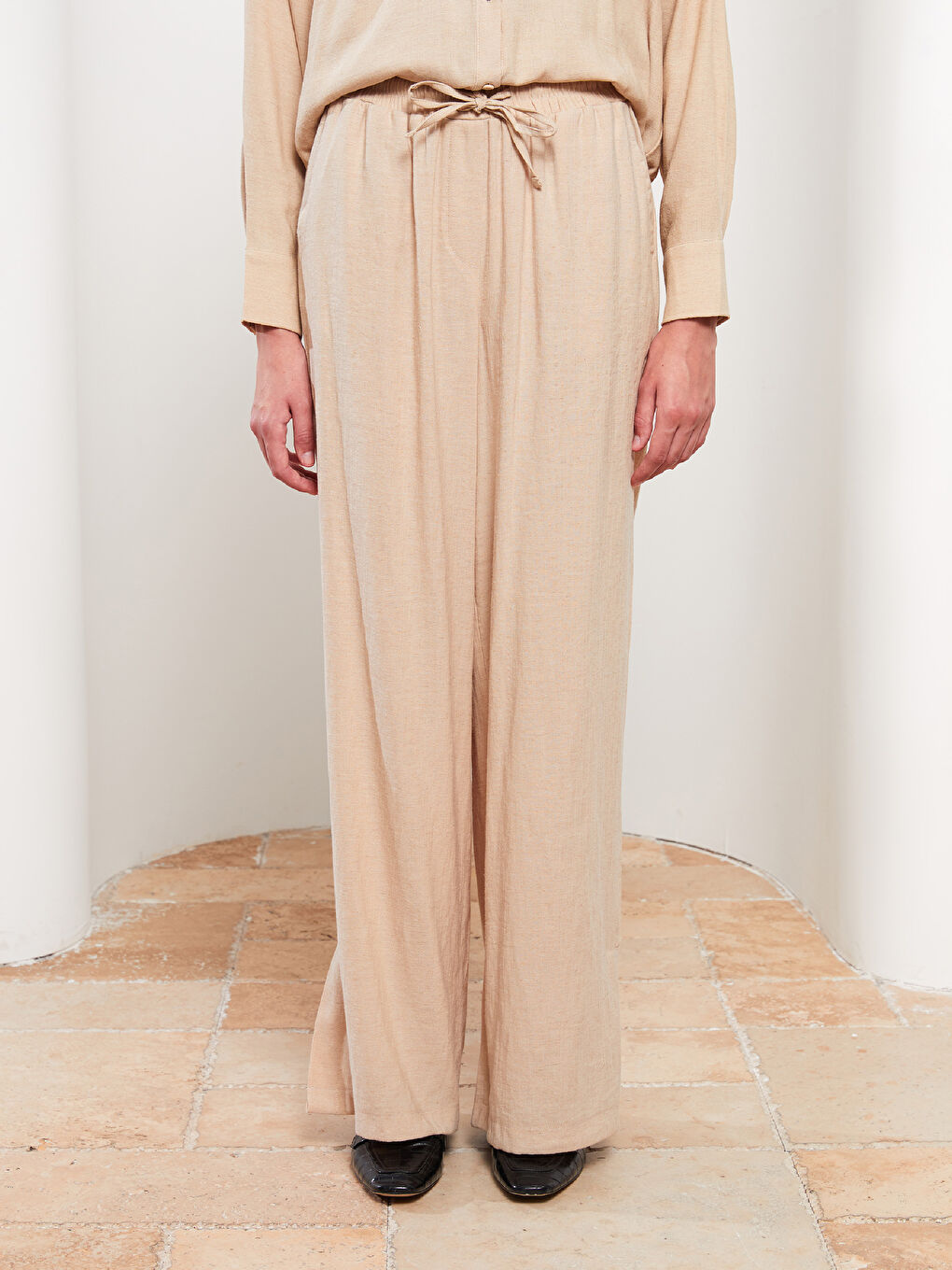 Bej Kadın Beli Lastikli Rahat Kalıp Düz Pantolon-3