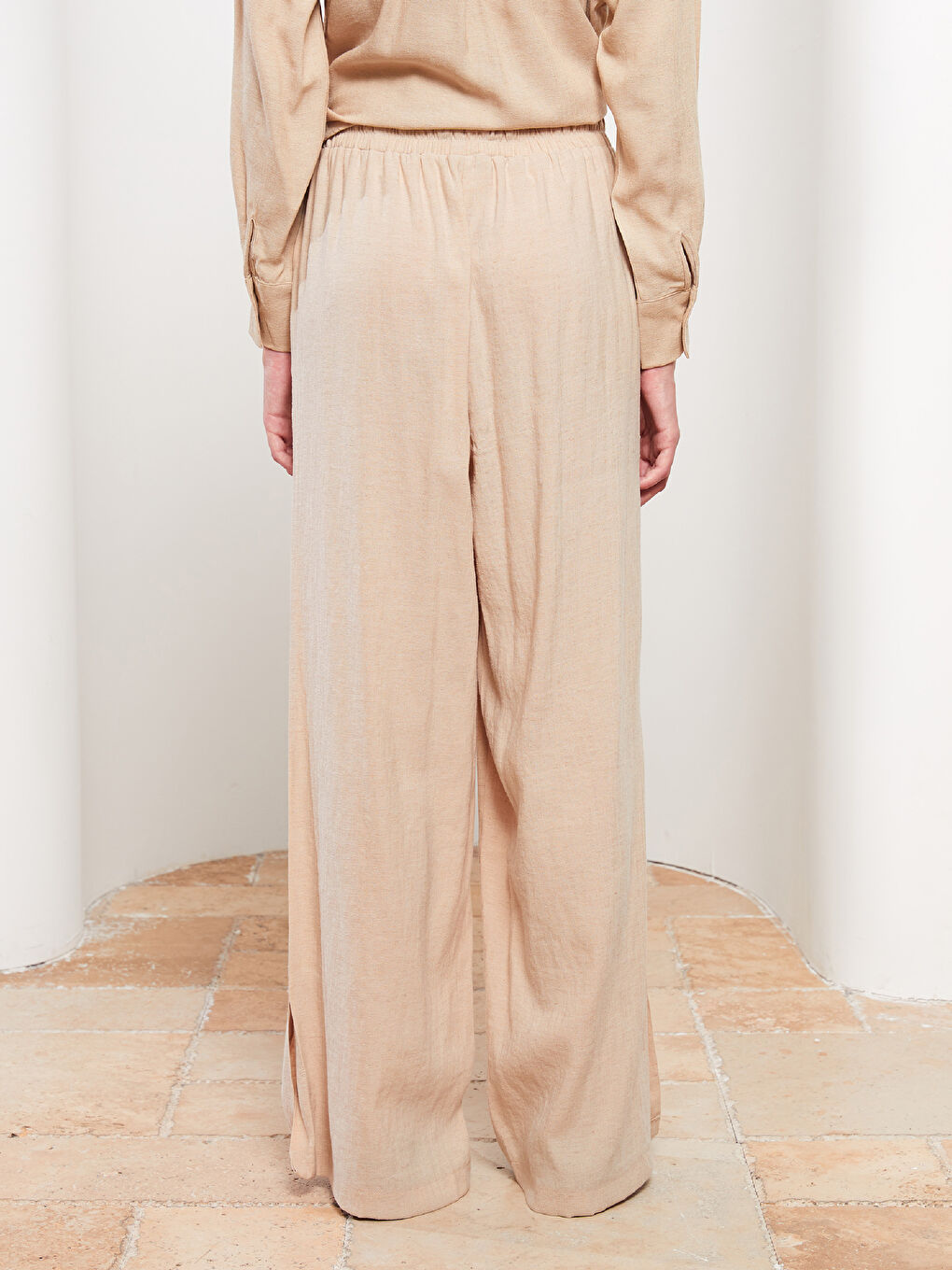 Bej Kadın Beli Lastikli Rahat Kalıp Düz Pantolon-4