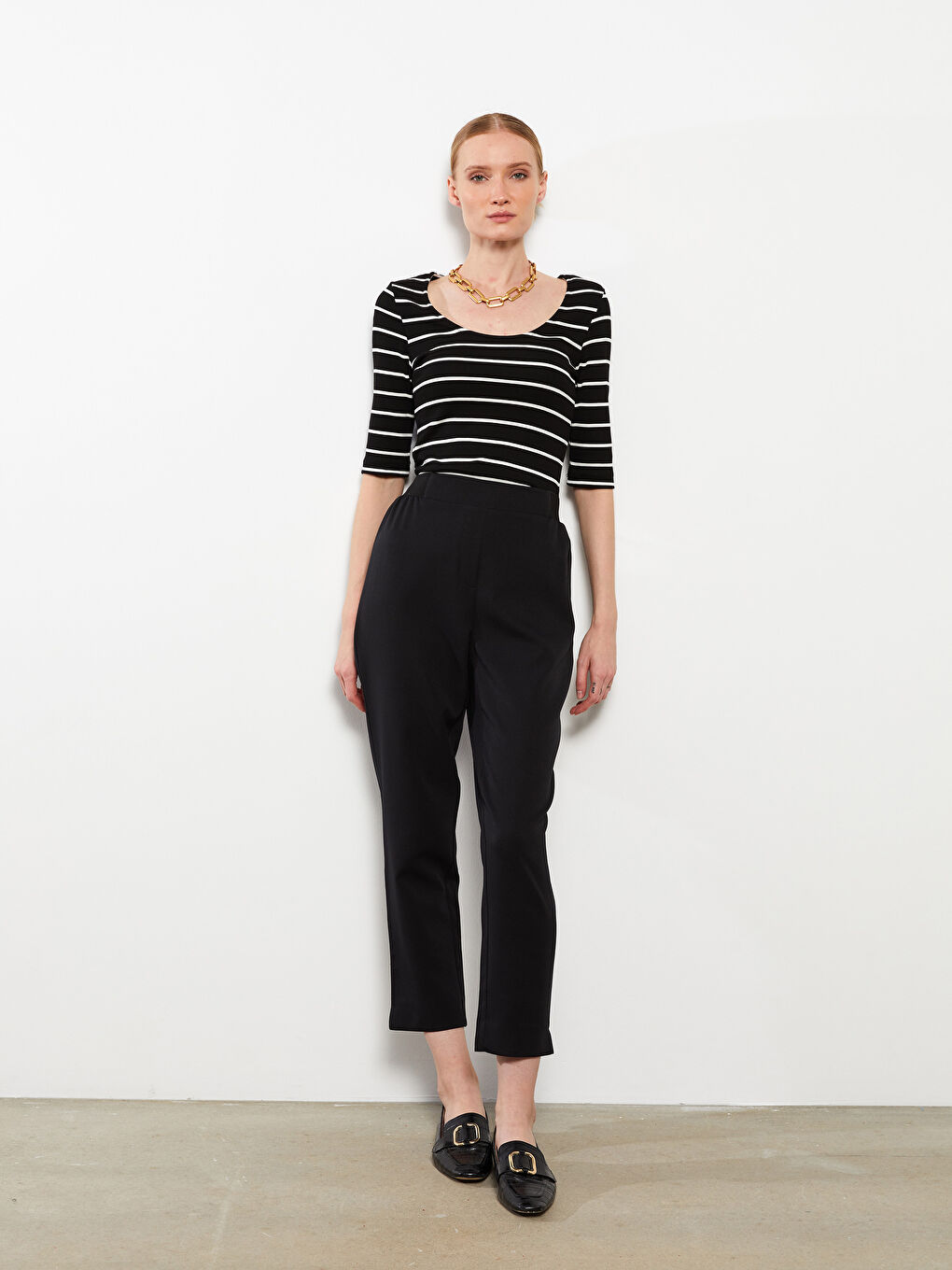 ქალებისთვის სტანდარტული მორგების უბრალო შარვალი