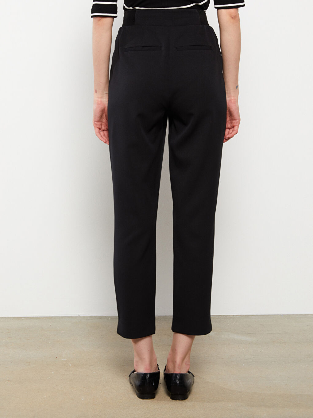 ქალებისთვის სტანდარტული მორგების უბრალო შარვალი-4