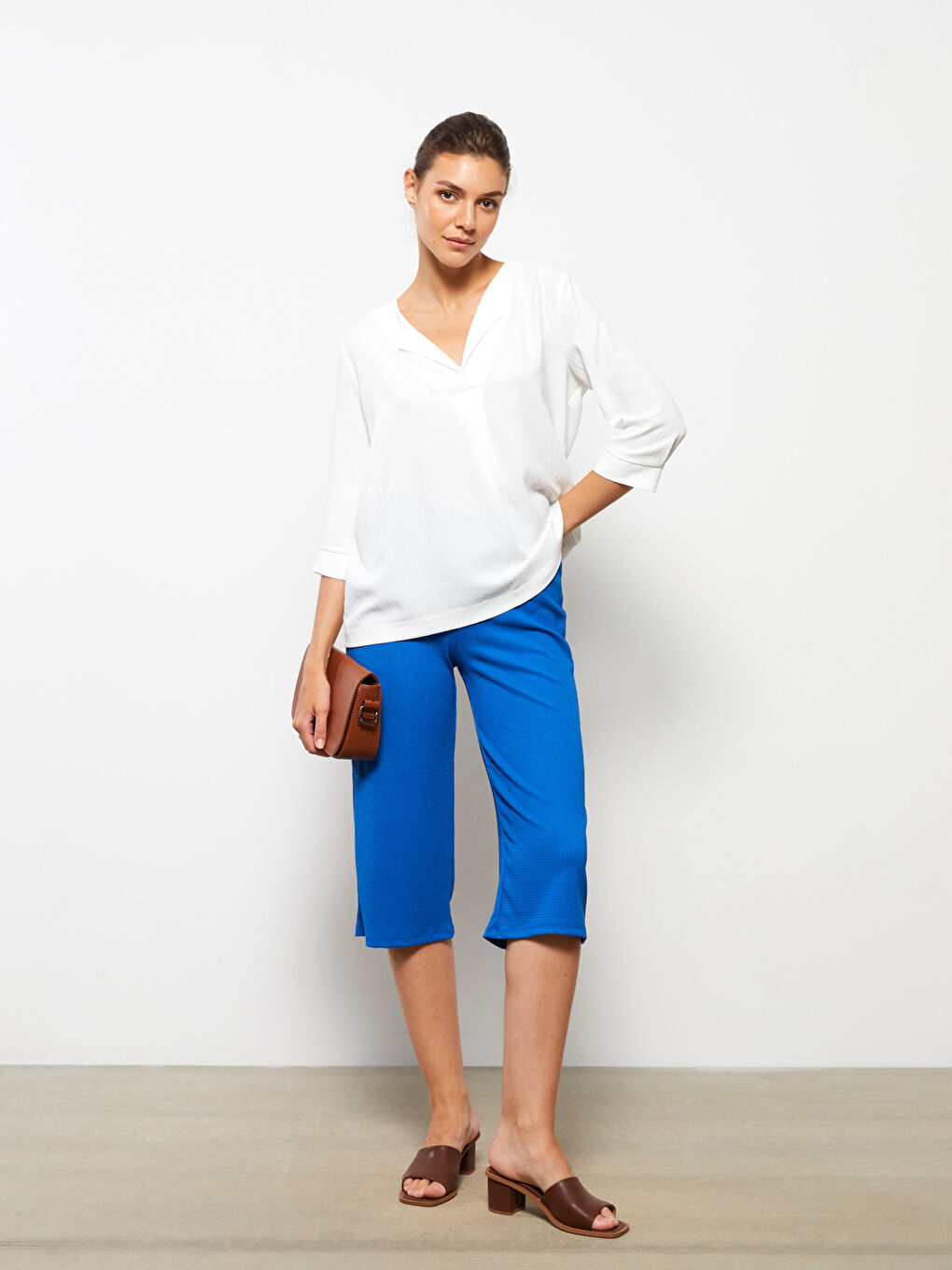 بنطلون كابري بخصر مطاطي للسيدات