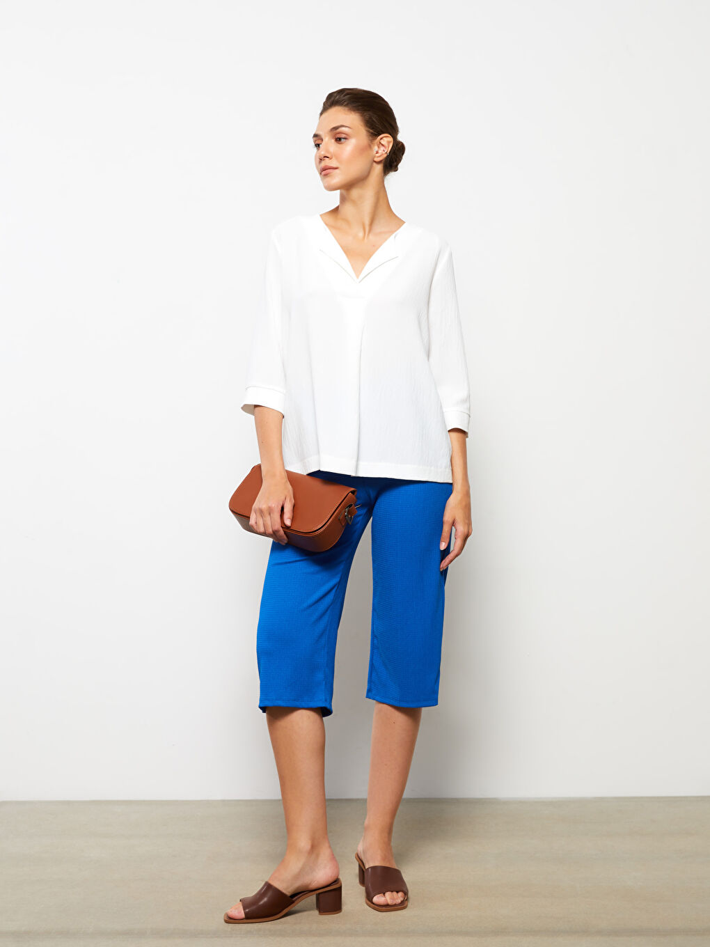 بنطلون كابري بخصر مطاطي للسيدات-1