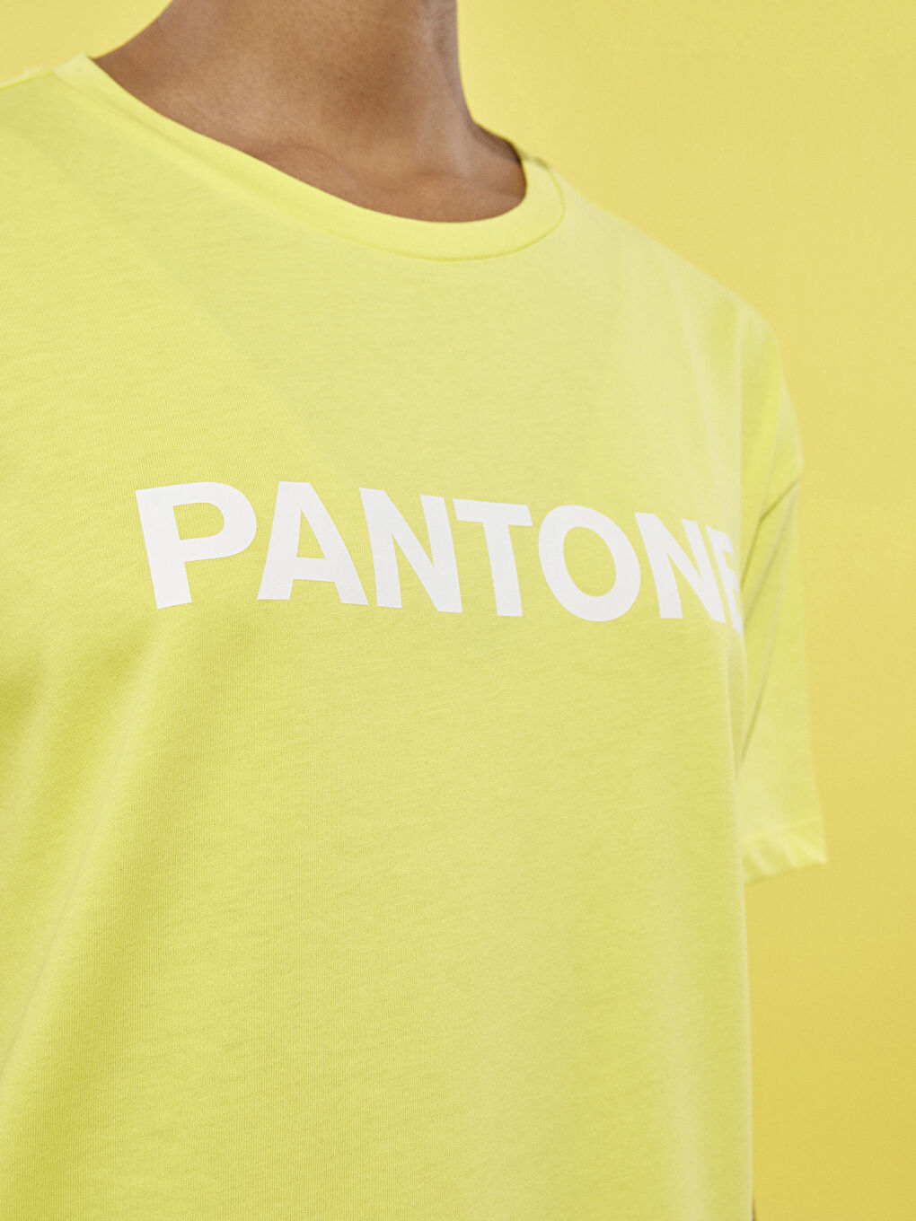 Pantone Sarı Bisiklet Yaka Baskılı Kısa Kollu Pamuklu Kadın Tişört - 4