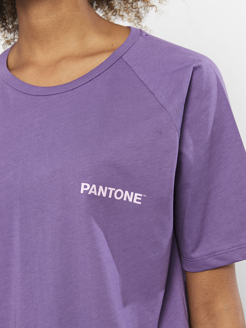 Pantone Mor Bisiklet Yaka Baskılı Kısa Kollu Pamuklu Oversize Kadın Tişört - 3