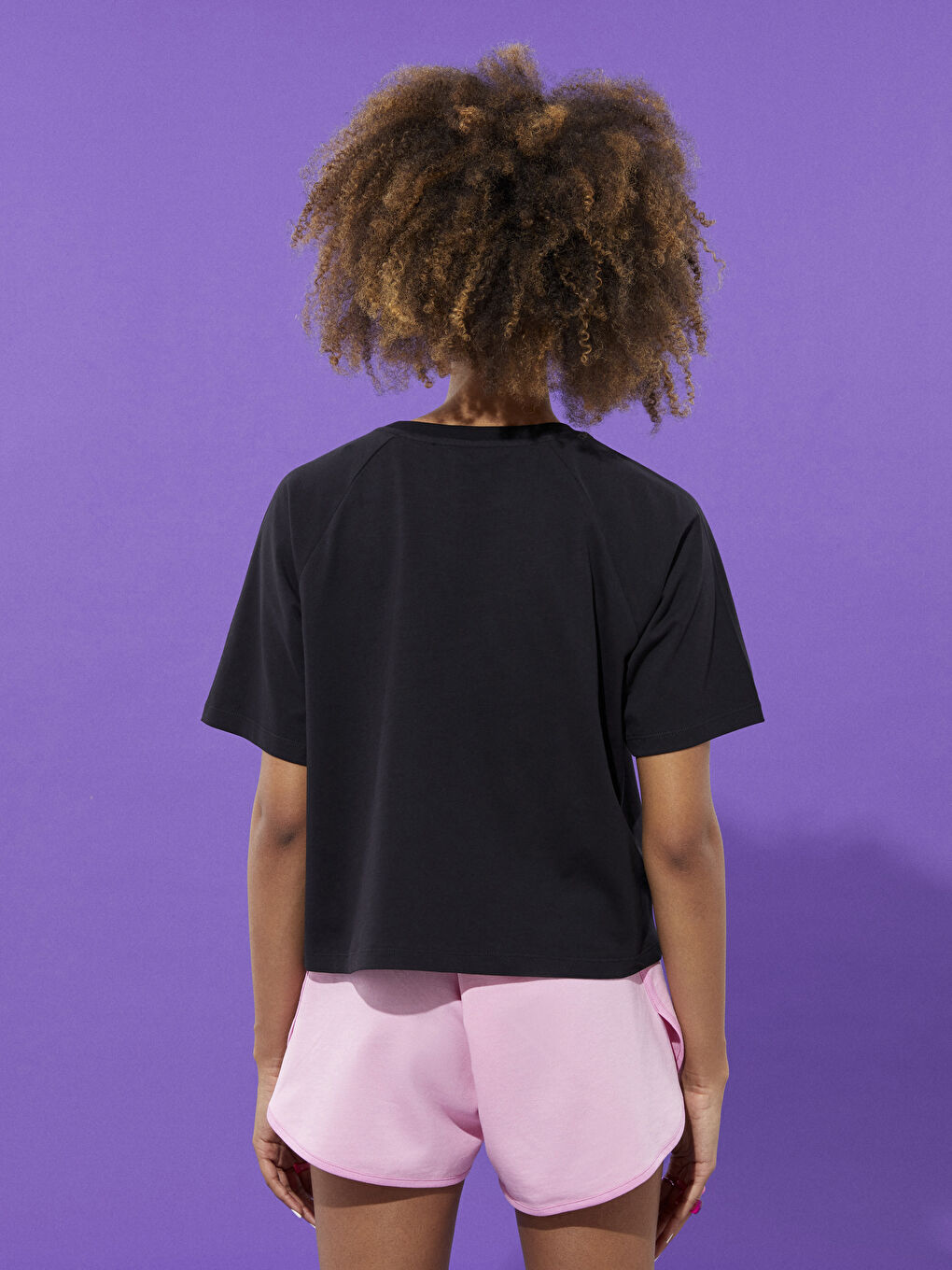 Siyah Bisiklet Yaka Baskılı Kısa Kollu Pamuklu Oversize Kadın Tişört-4