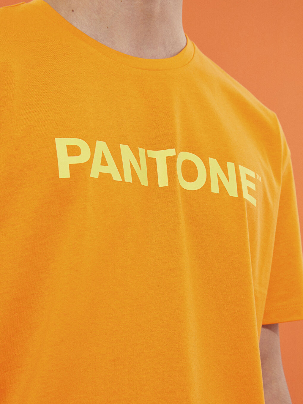 Turuncu Bisiklet Yaka Kısa Kollu Baskılı Unisex Tişört-5