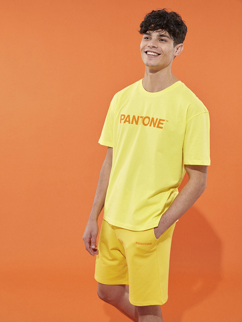 Sarı Beli Lastikli Baskılı Unisex Şort-1