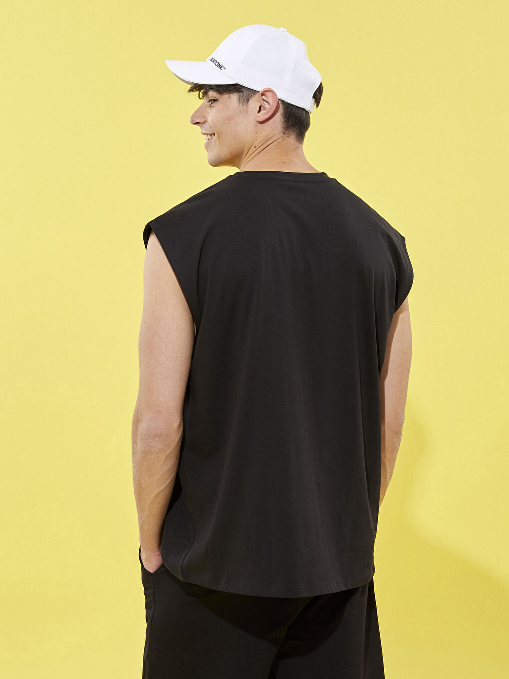 Siyah Bisiklet Yaka Baskılı Erkek Kolsuz Tişört-4