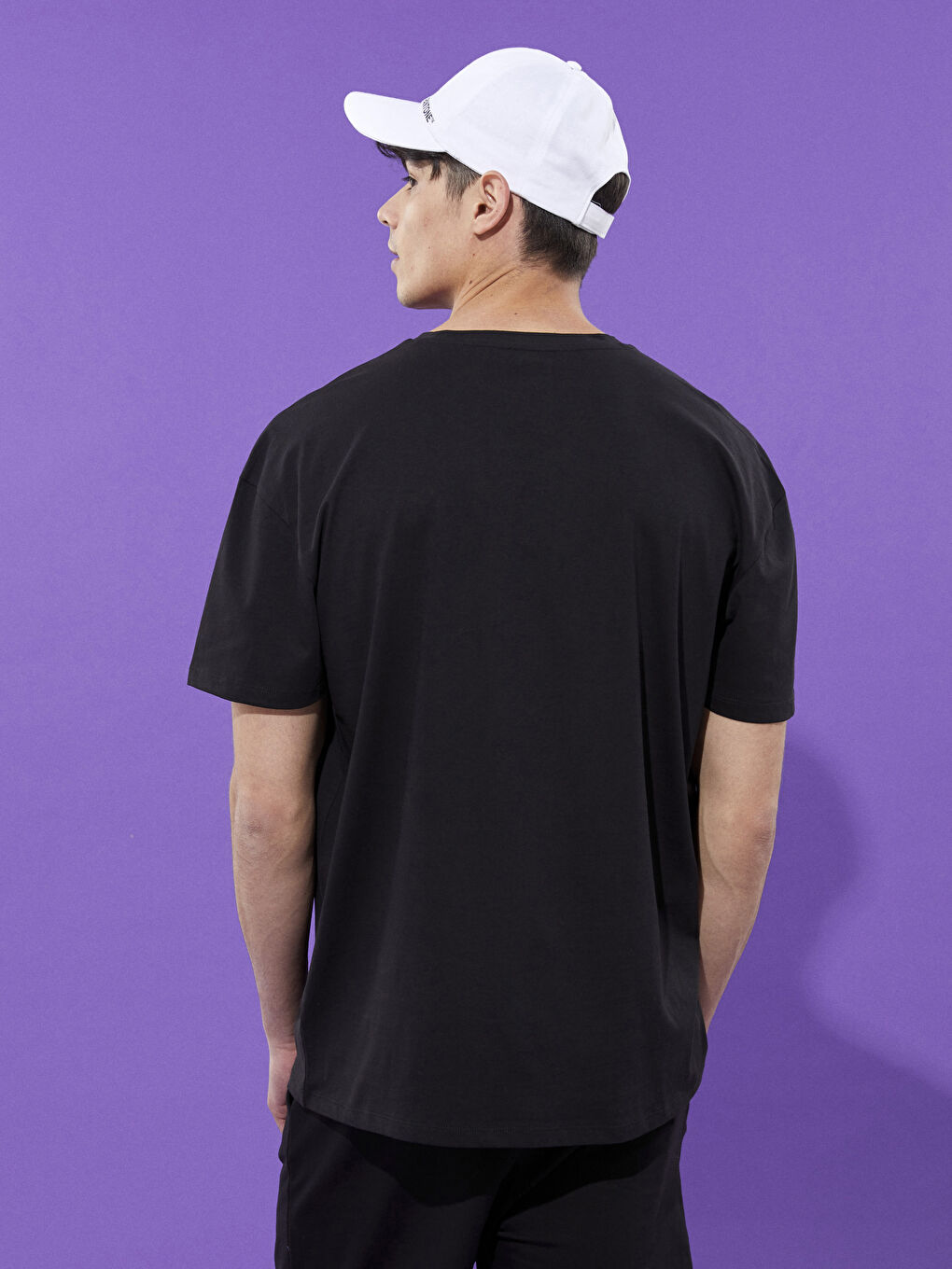 Siyah Bisiklet Yaka Kısa Kollu Baskılı Erkek Tişört-4