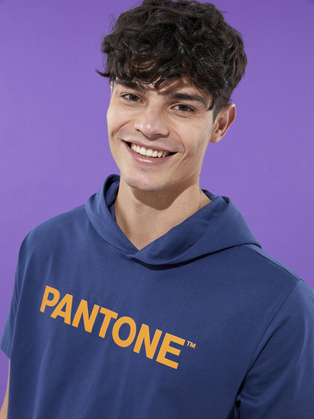 Lacivert Kapüşonlu Kısa Kollu Baskılı Erkek Tişört-1