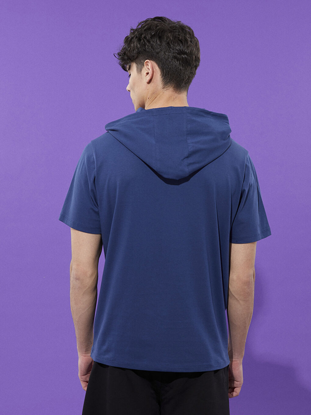 Lacivert Kapüşonlu Kısa Kollu Baskılı Erkek Tişört-4