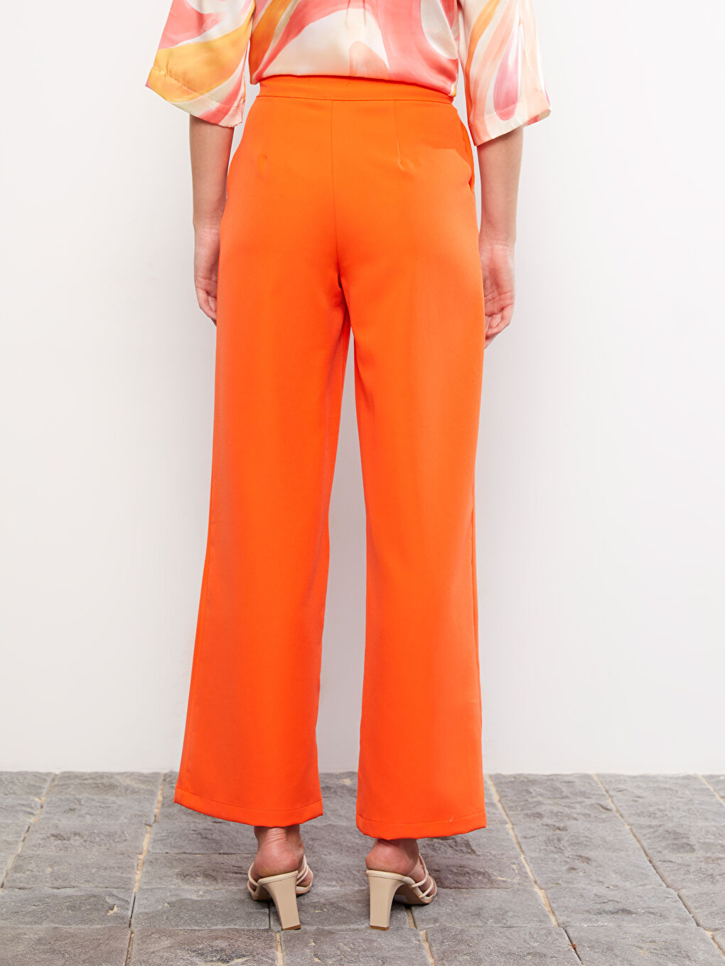 Turuncu Standart Fit Düz Cep Detaylı Kadın Pantolon-3