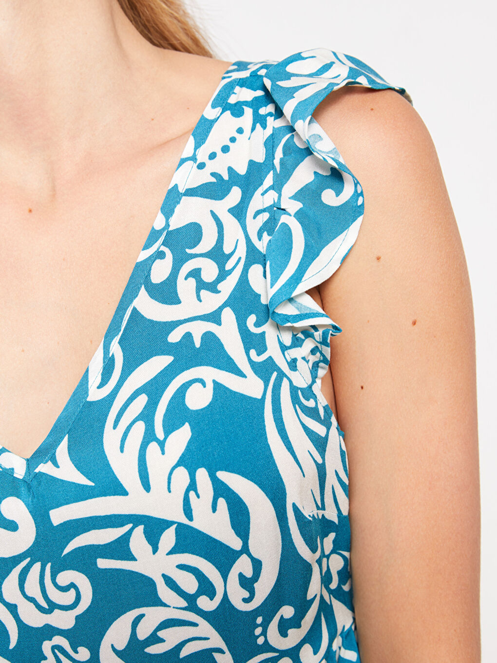 Mavi V Yaka Desenli Kolsuz Viskon Kadın Elbise-3