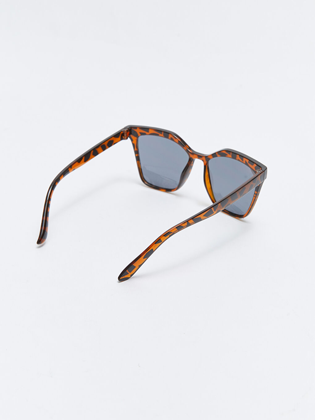 نظارات شمسية للسيدات بإطار منقوش-6