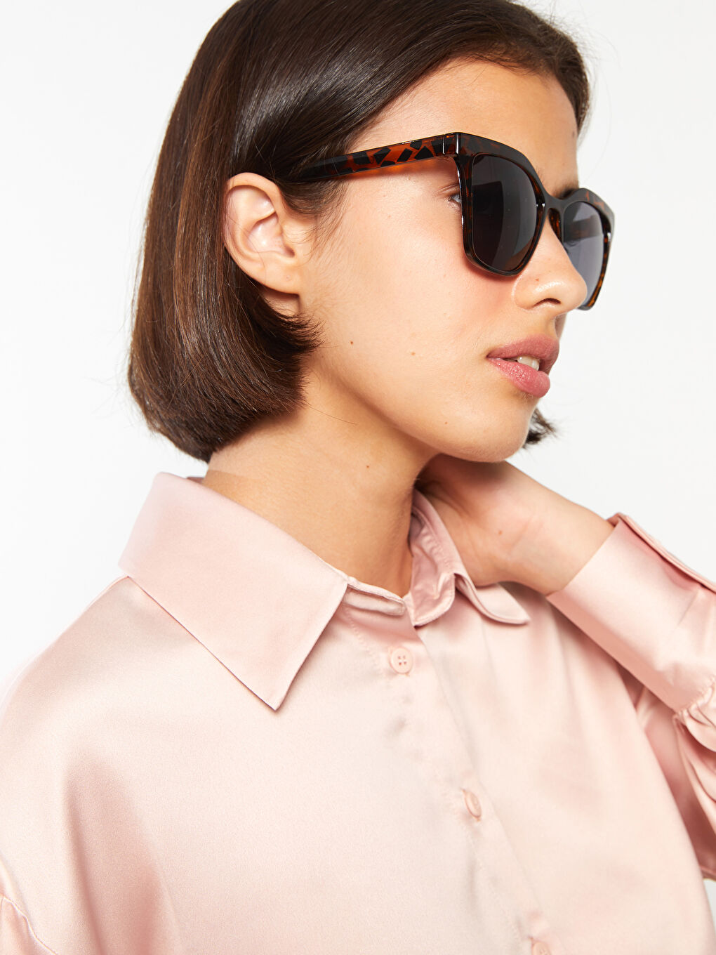 نظارات شمسية للسيدات بإطار منقوش-1