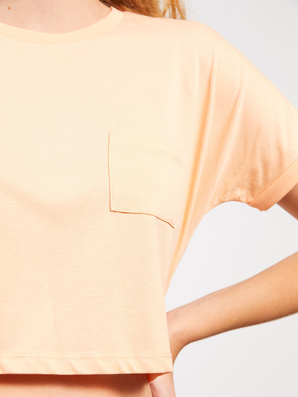 Mercan Bisiklet Yaka Düz Kısa Kollu Pamuklu Kadın Crop Tişört-2