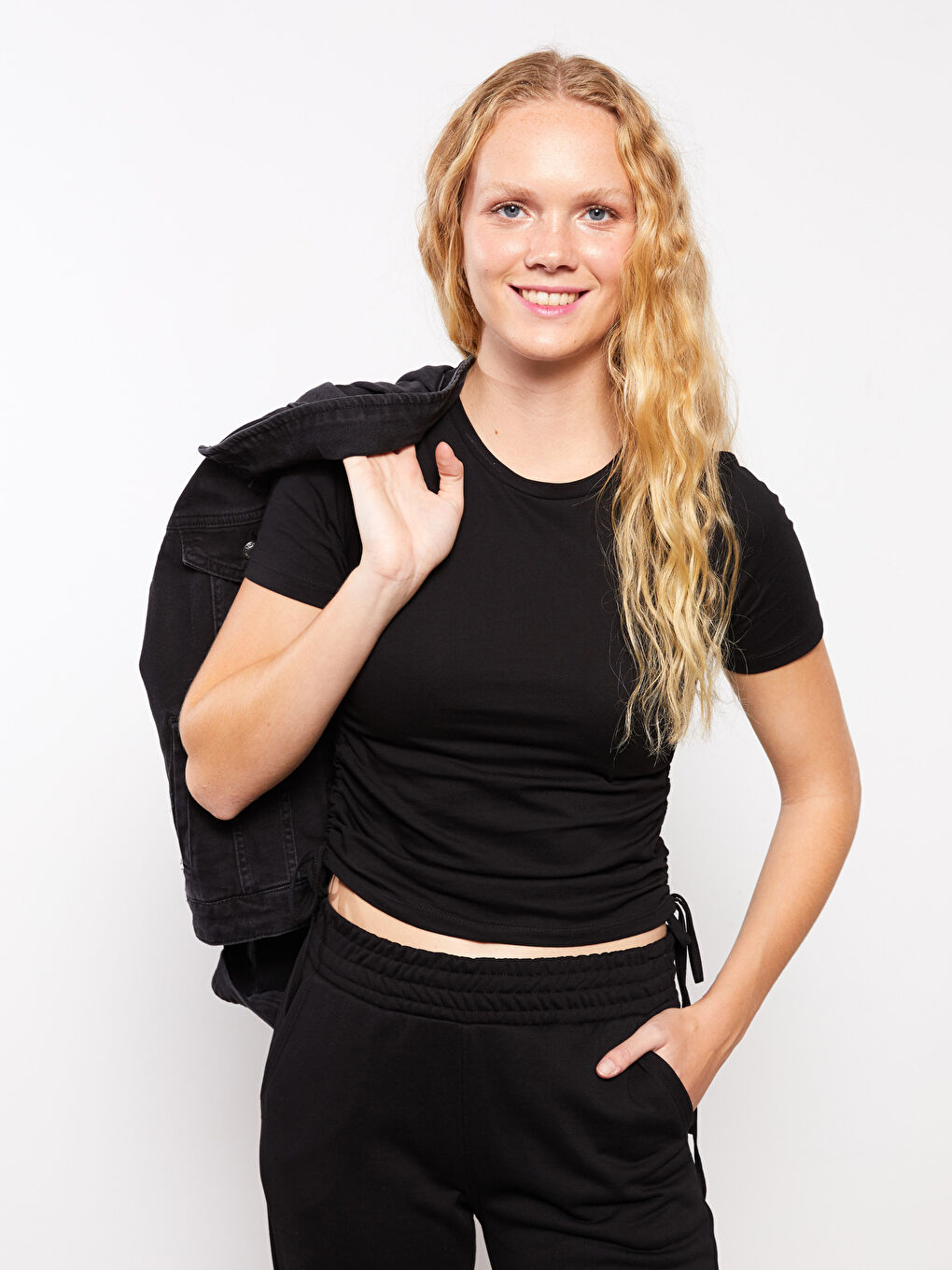 Siyah Bisiklet Yaka Düz Kısa Kollu Crop Pamuklu Kadın Tişört