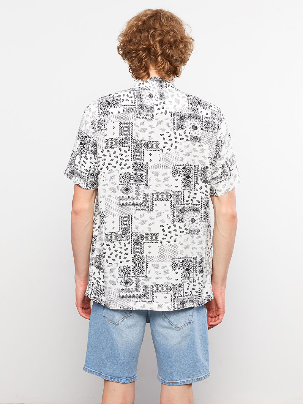 Beyaz Regular Fit Kısa Kollu Desenli Viskon Erkek Gömlek-4