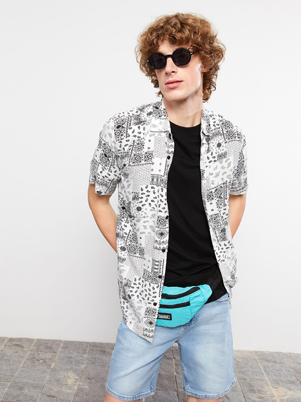 Beyaz Regular Fit Kısa Kollu Desenli Viskon Erkek Gömlek