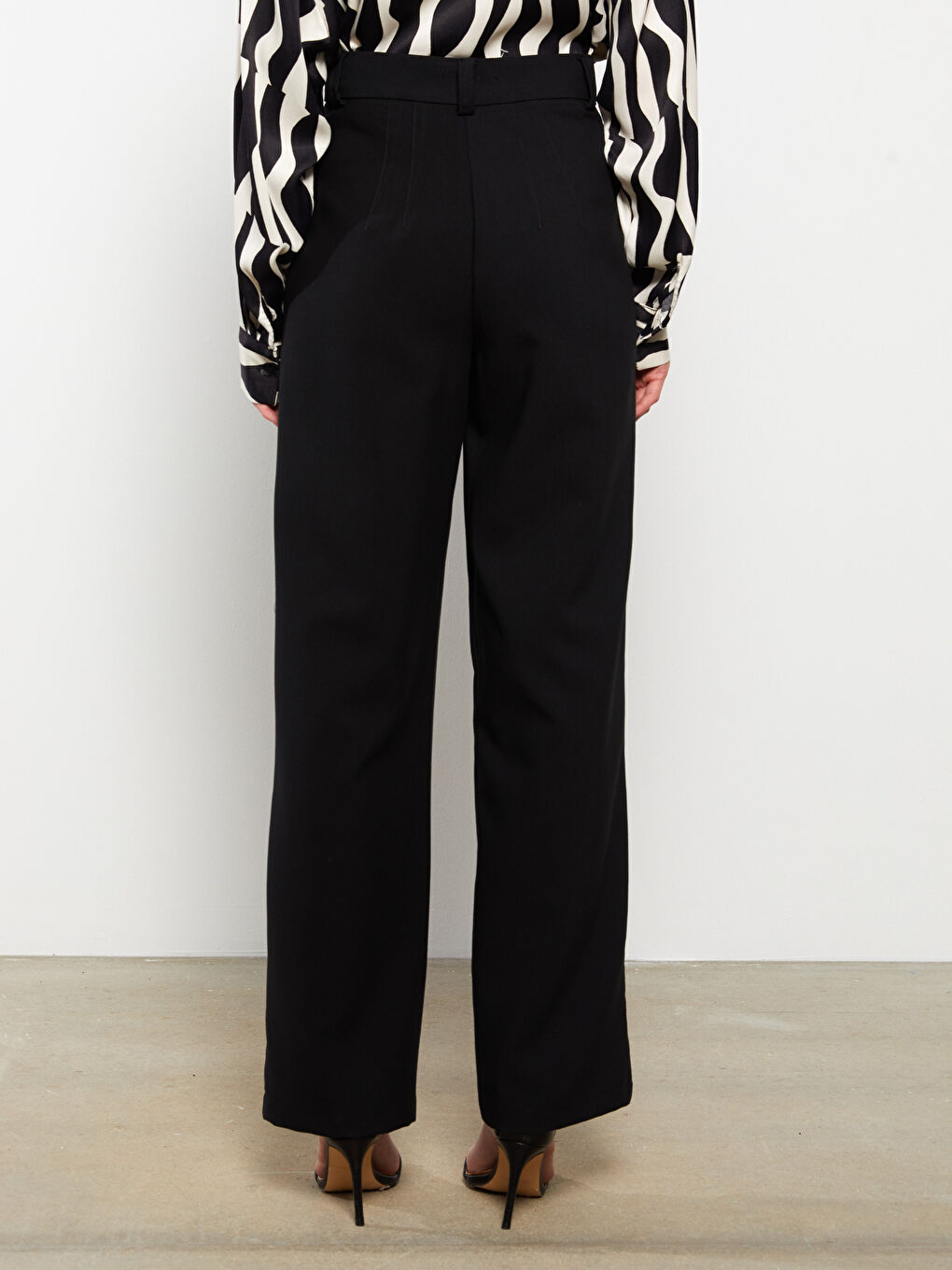 LCWAIKIKI Classic Women's Standard Fit Plain Trousers -S2MQ48Z8-CVL