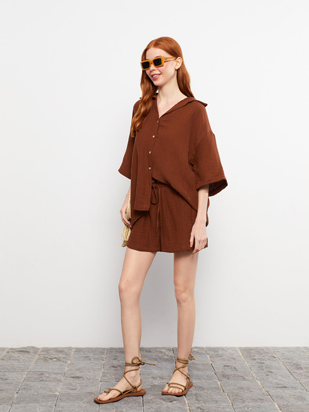 Kahverengi Kadın Beli Lastikli Düz Şort