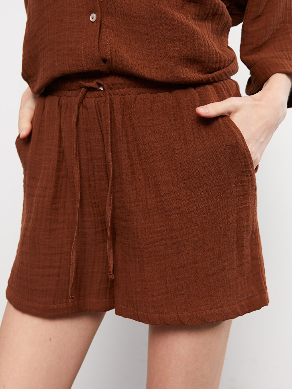 Kahverengi Kadın Beli Lastikli Düz Şort-2