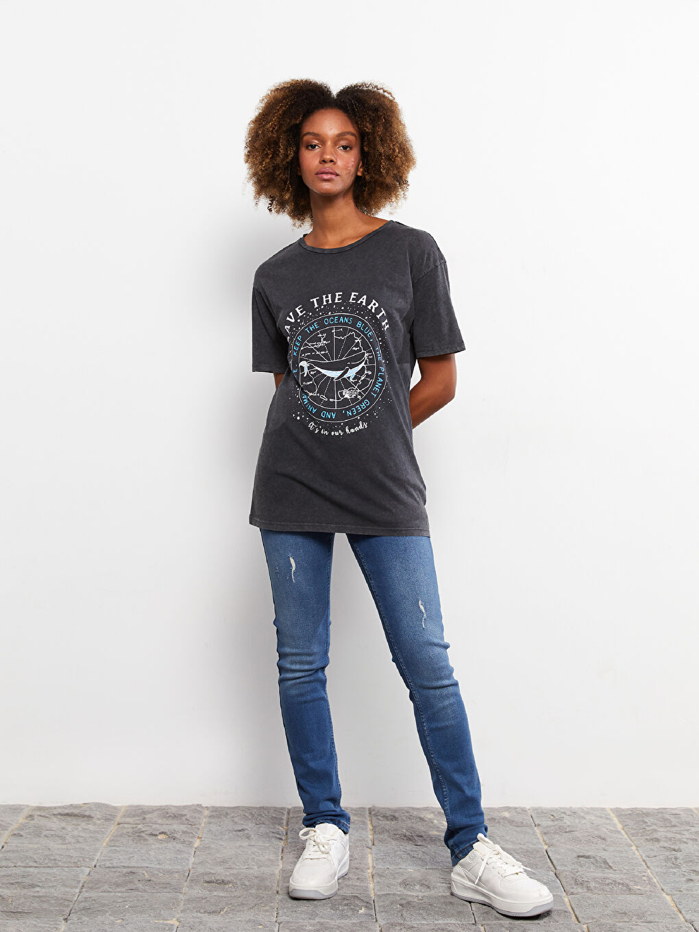 Antrasit Bisiklet Yaka Baskılı Kısa Kollu Pamuklu Kadın Tişört-1