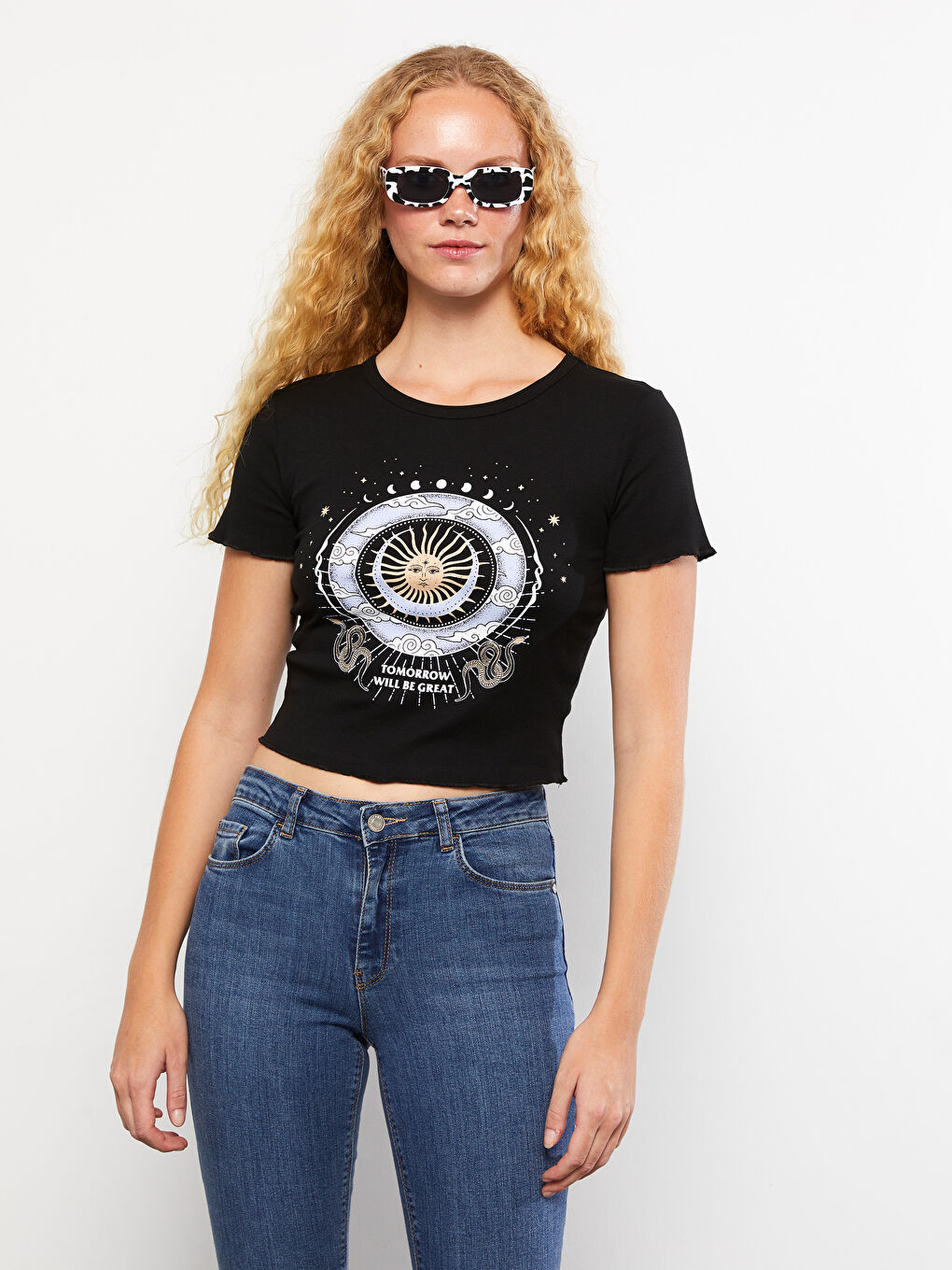 Siyah Bisiklet Yaka Baskılı Kısa Kollu Crop Pamuklu Kadın Tişört-1