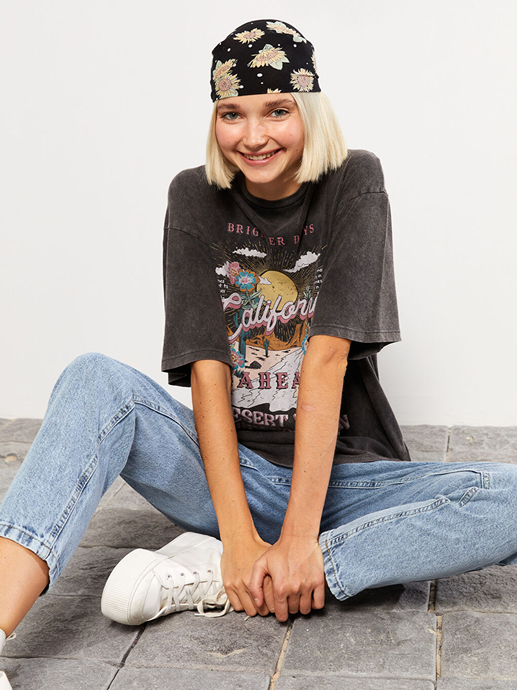 Siyah Bisiklet Yaka Baskılı Kısa Kollu Pamuklu Kadın Tişört