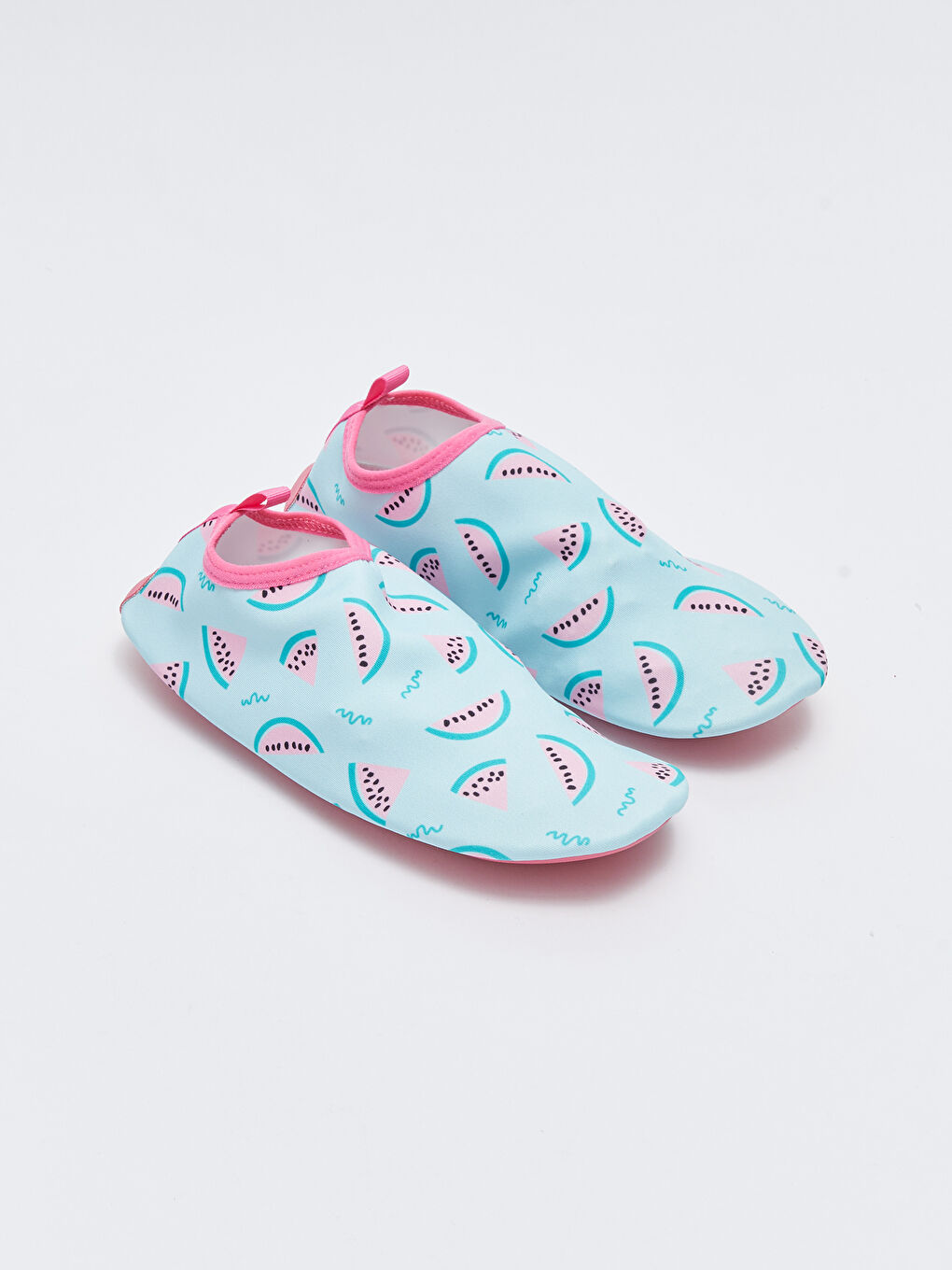 ნაბეჭდი გოგონებისთვის აკვა ფეხსაცმელი