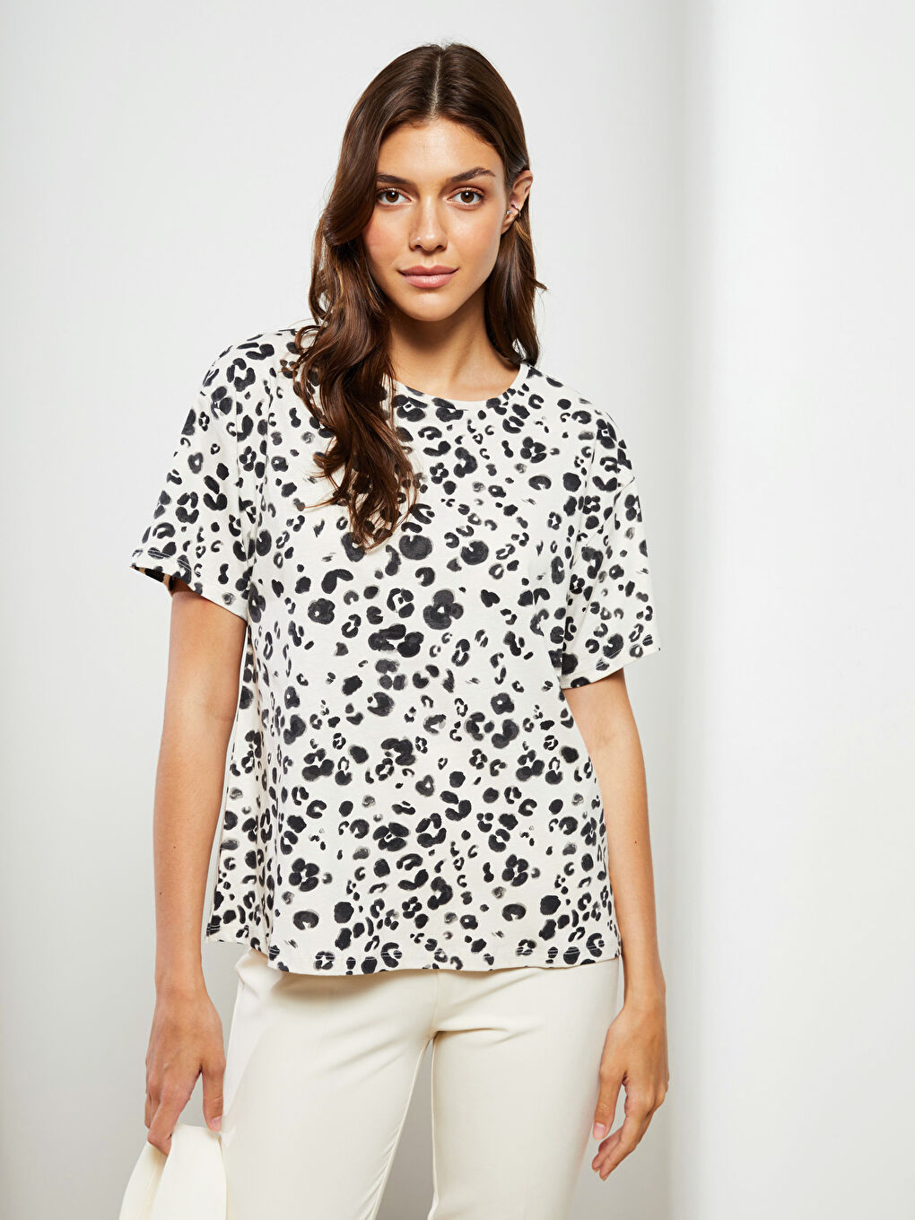 Bej Bisiklet Yaka Desenli Kısa Kollu Pamuklu Kadın Tişört