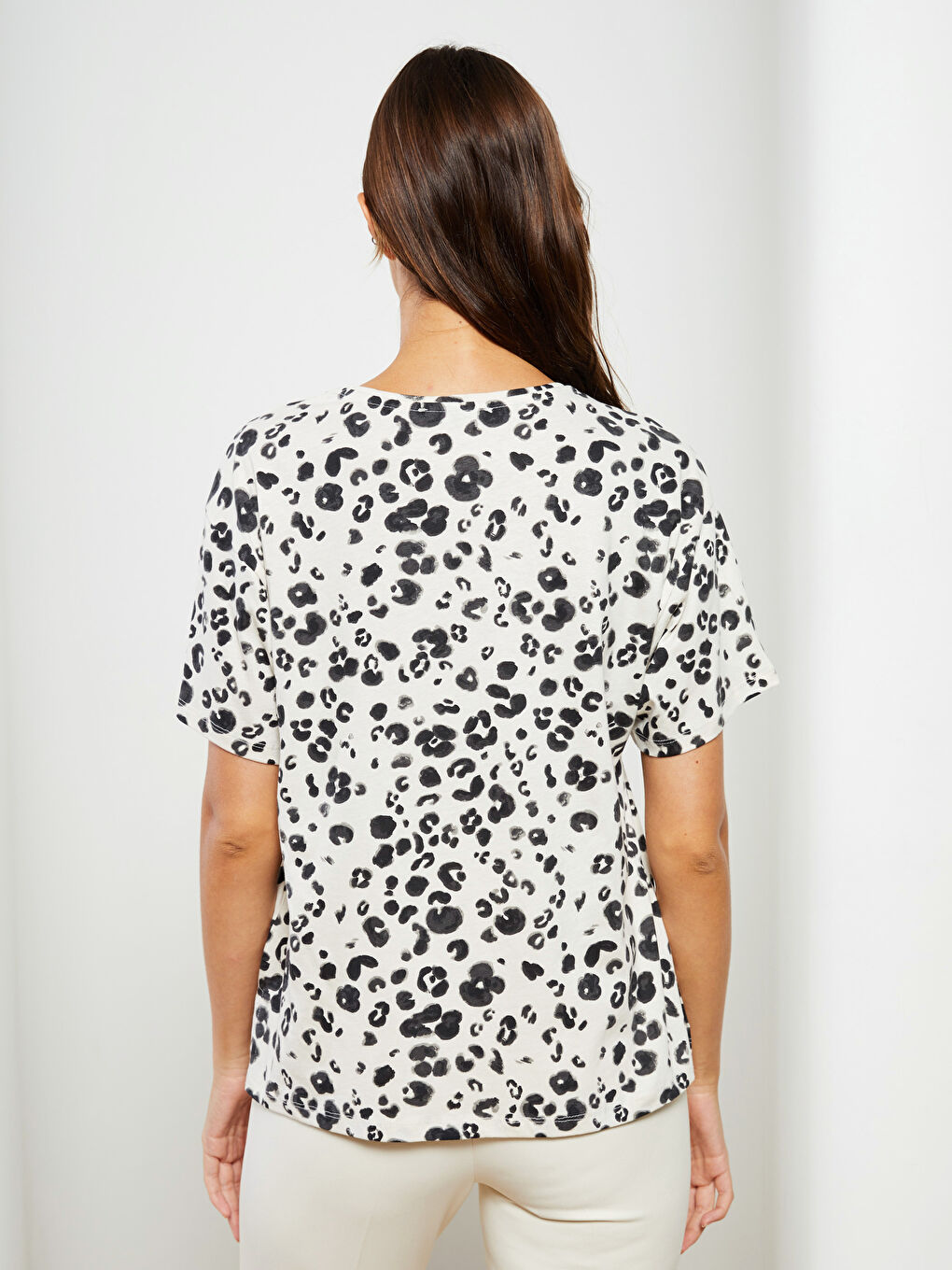 Bej Bisiklet Yaka Desenli Kısa Kollu Pamuklu Kadın Tişört-4