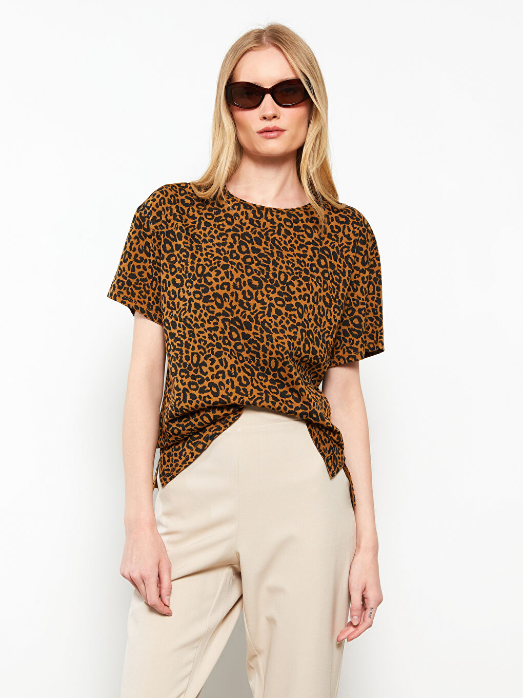 Kahverengi Bisiklet Yaka Desenli Kısa Kollu Pamuklu Kadın Tişört-2