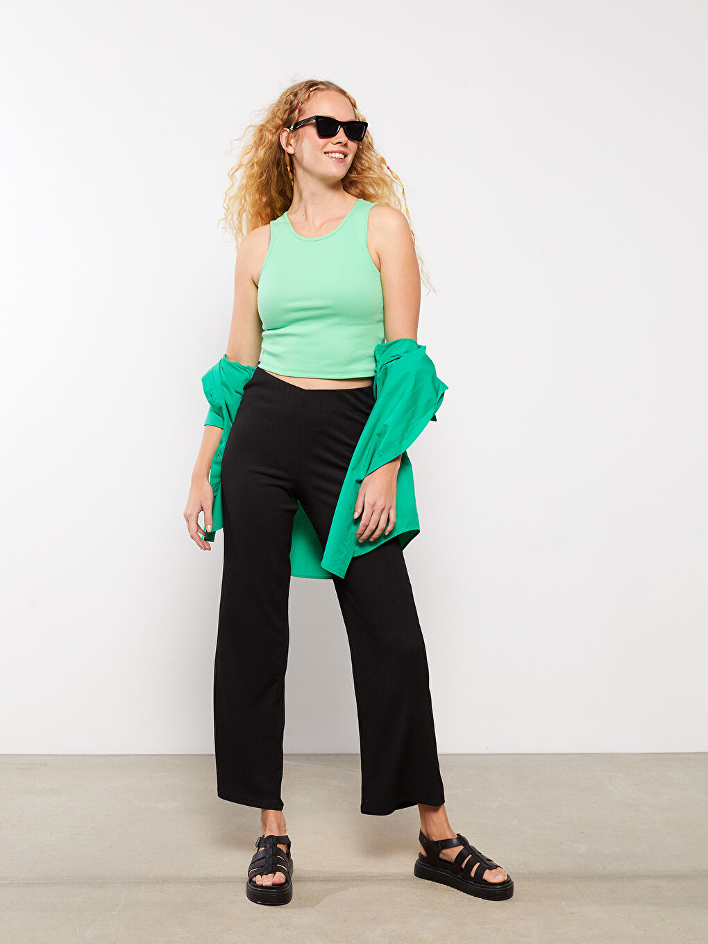 Siyah Kadın Standart Fit Düz Pantolon