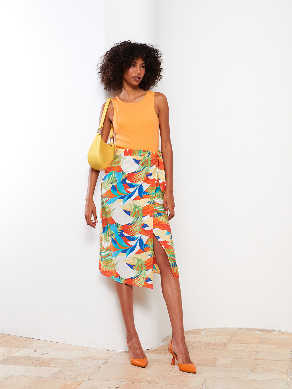 Ekru Standart Fit Desenli Kadın Etek-1