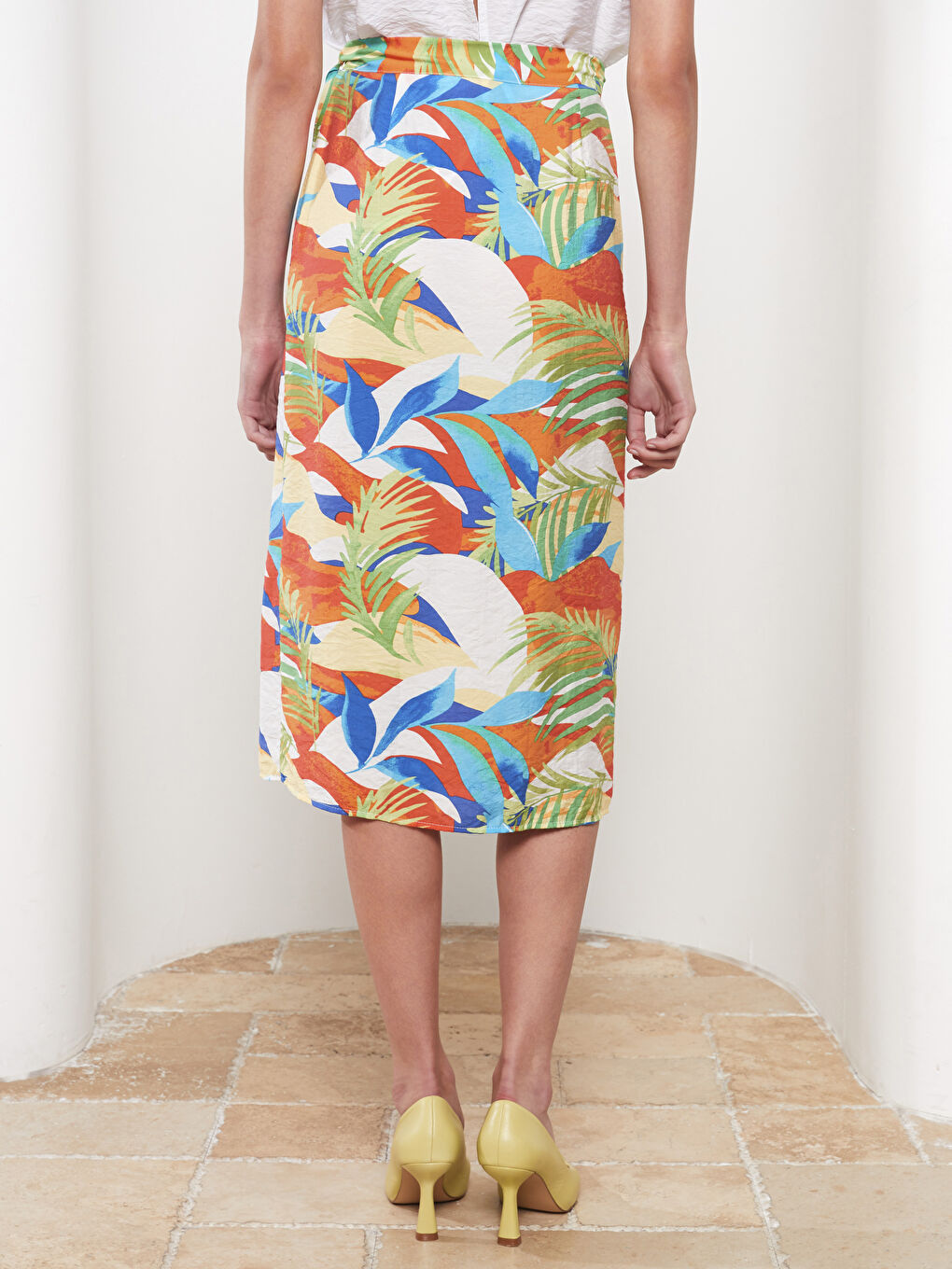 Ekru Standart Fit Desenli Kadın Etek-8