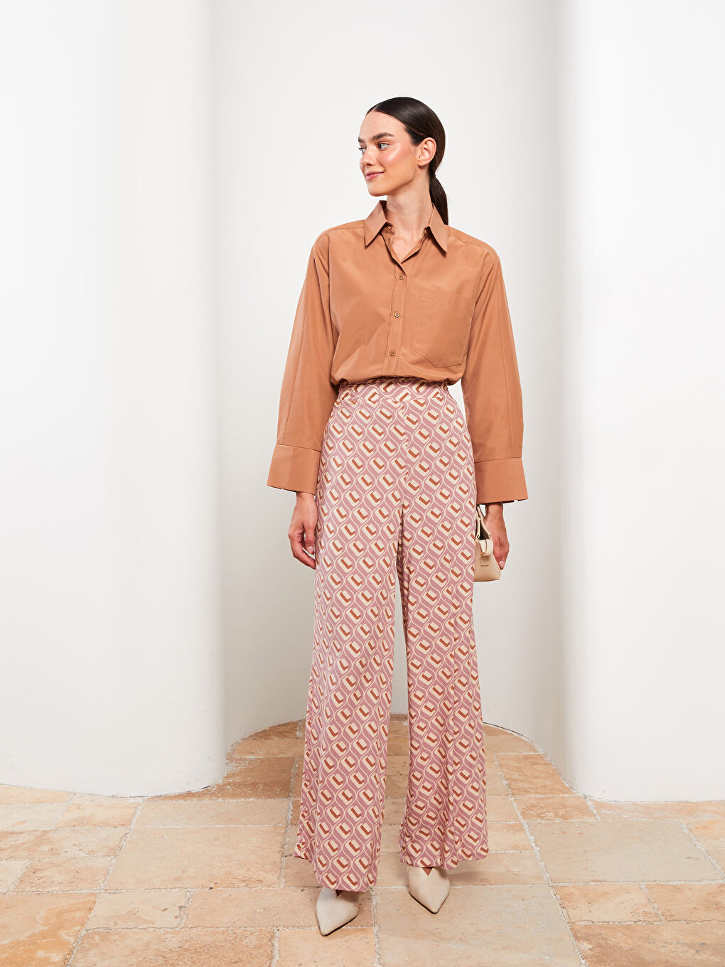 Pembe Beli Lastikli Standart Fit Desenli Viskon Kadın Pantolon