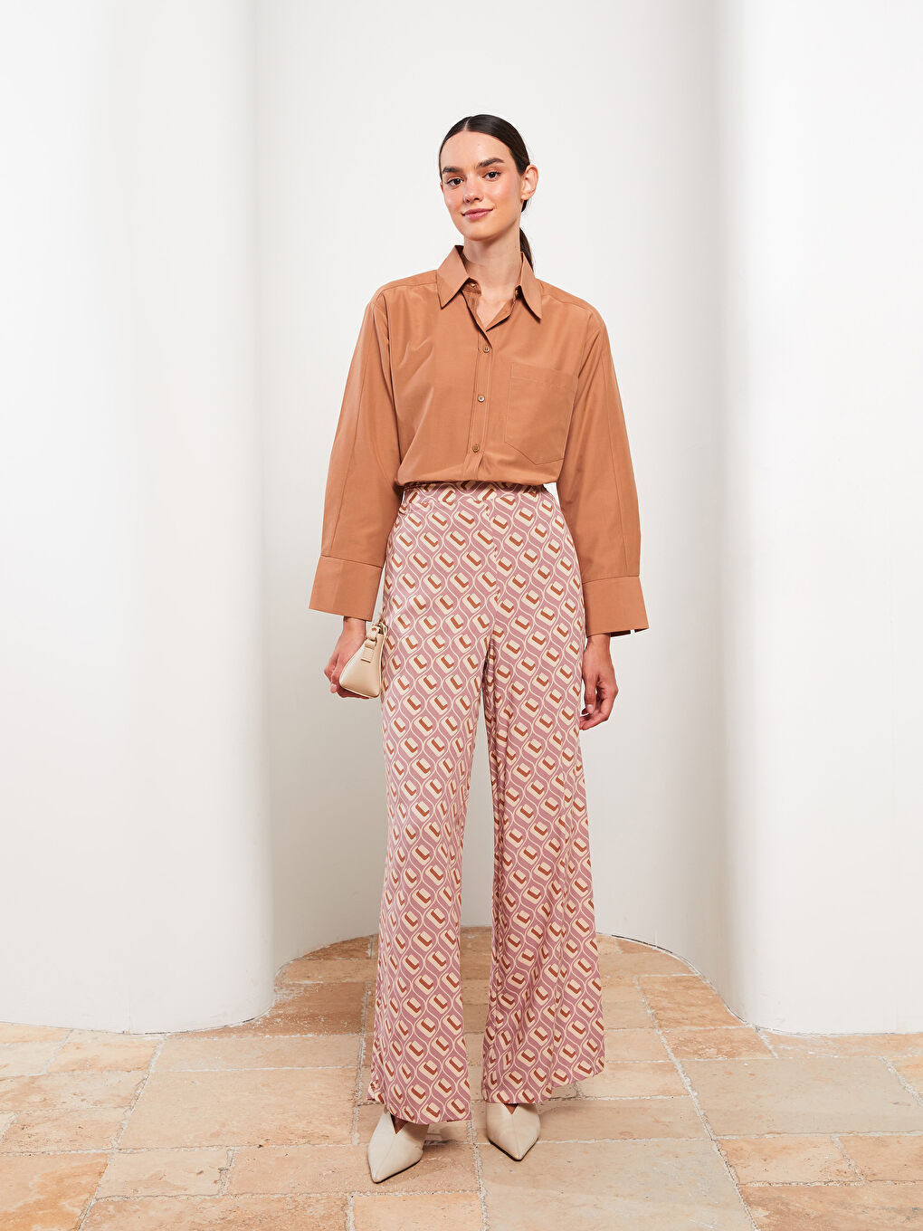 Pembe Beli Lastikli Standart Fit Desenli Viskon Kadın Pantolon-1